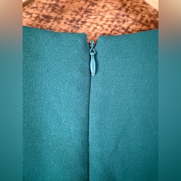 Elegant Calvin Klein Forest Green Asymmetrical Sleeveless Dress - Size 2 - Picture 3 of 6